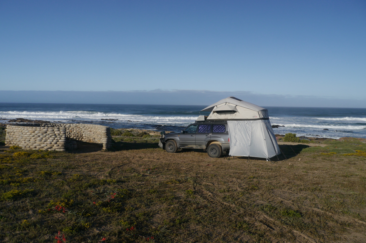 Beschut tegen de wind door de ondertent